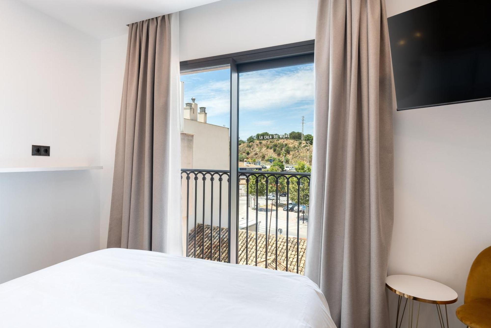 The Orange House Boutique Hotel And Upstairs Rooftop Bar Center Of La Cala De Mijas 100M From The Beach 외부 사진
