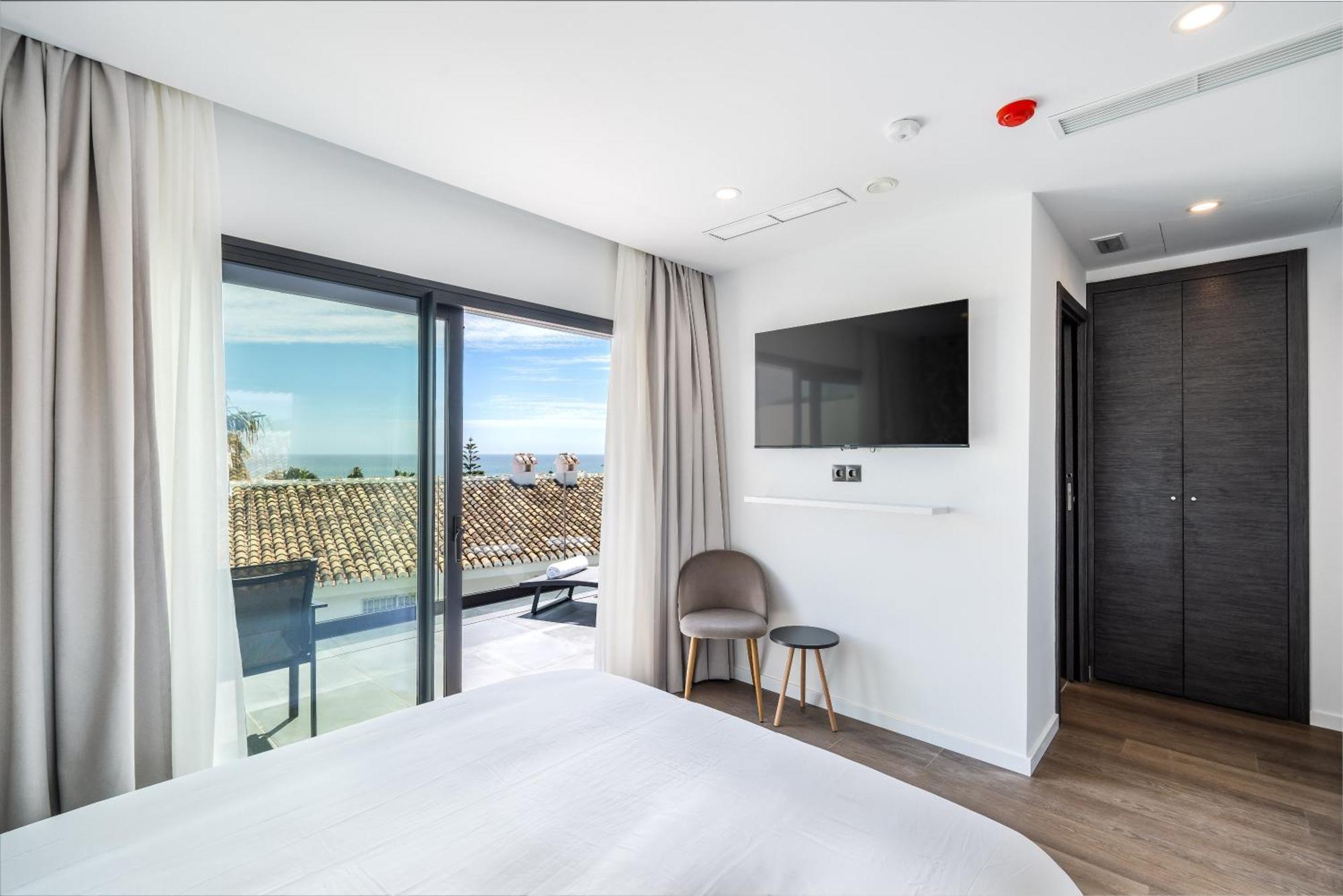 The Orange House Boutique Hotel And Upstairs Rooftop Bar Center Of La Cala De Mijas 100M From The Beach 외부 사진