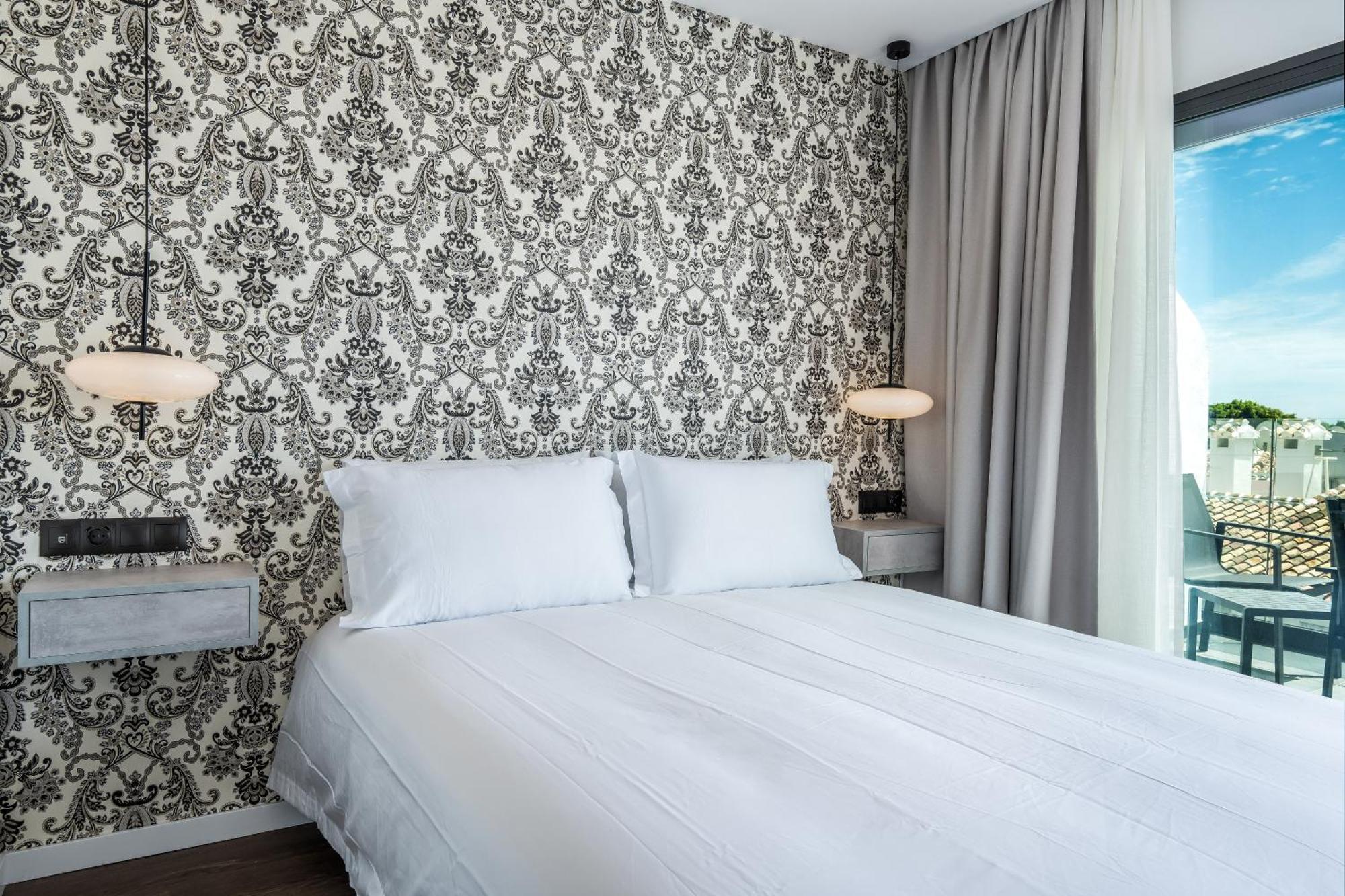 The Orange House Boutique Hotel And Upstairs Rooftop Bar Center Of La Cala De Mijas 100M From The Beach 외부 사진