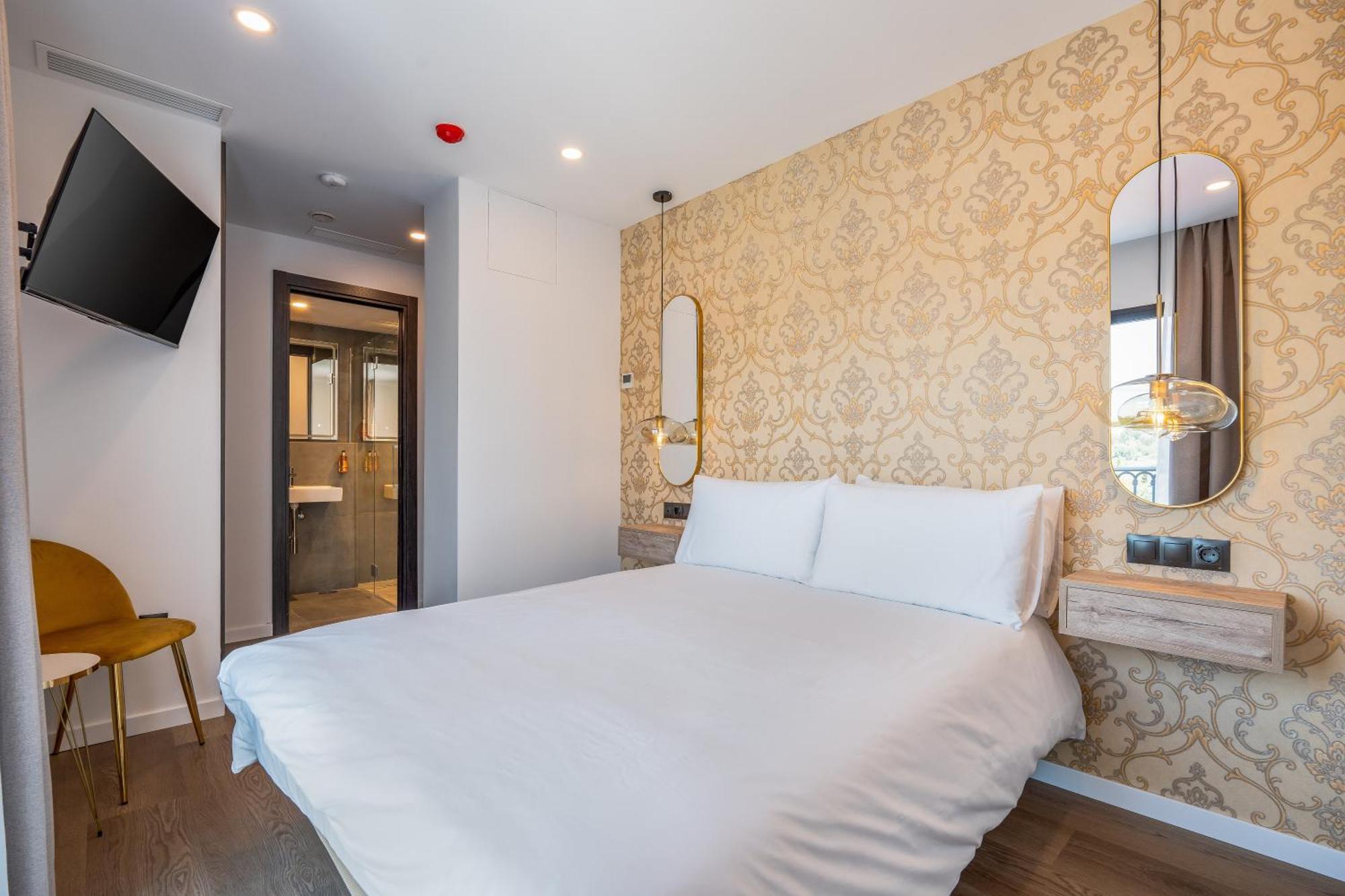 The Orange House Boutique Hotel And Upstairs Rooftop Bar Center Of La Cala De Mijas 100M From The Beach 외부 사진