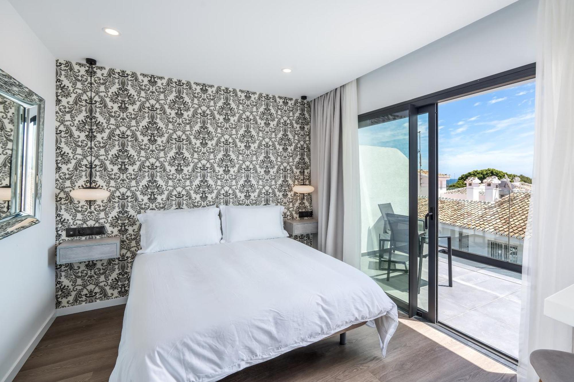 The Orange House Boutique Hotel And Upstairs Rooftop Bar Center Of La Cala De Mijas 100M From The Beach 외부 사진