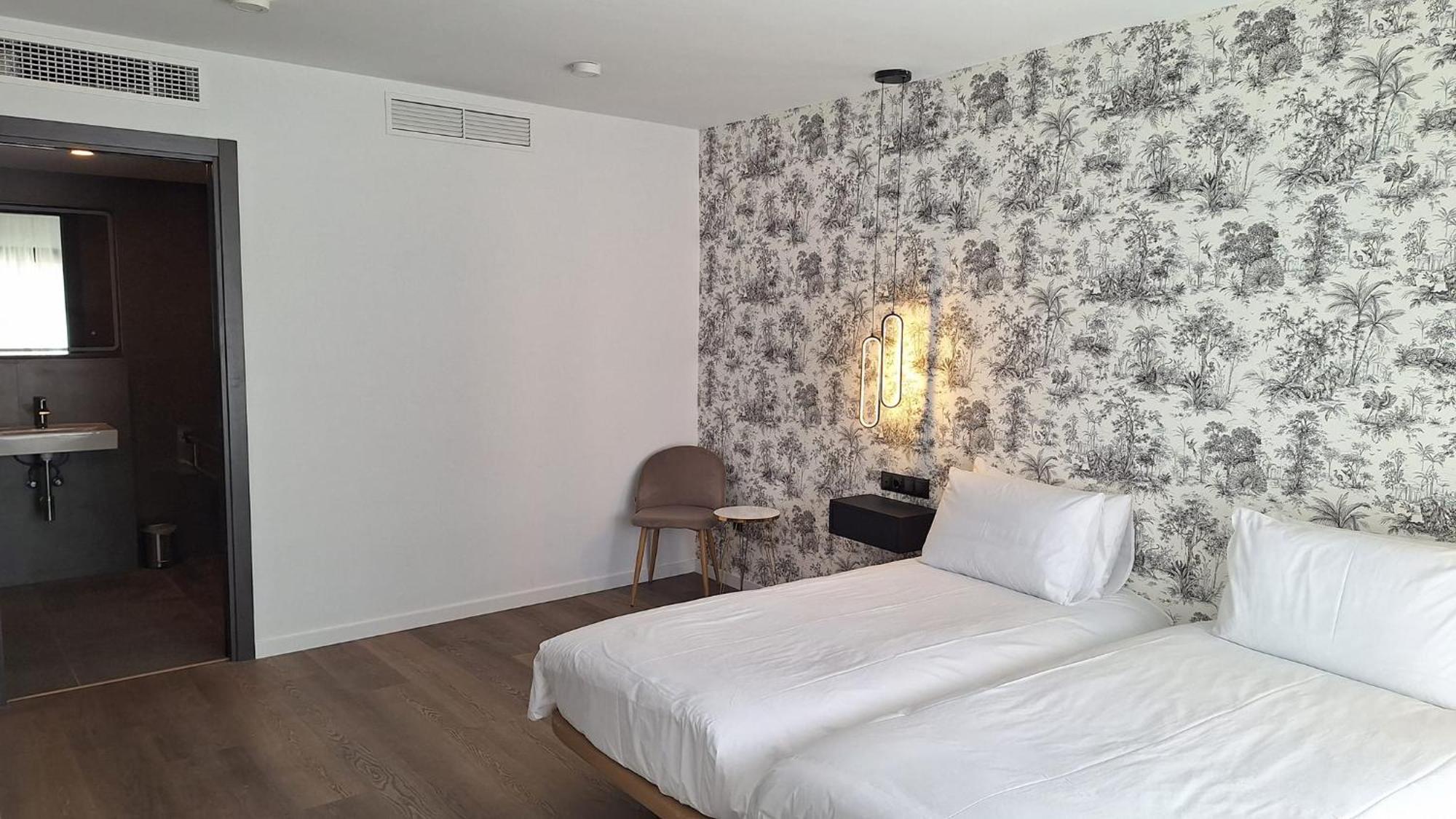 The Orange House Boutique Hotel And Upstairs Rooftop Bar Center Of La Cala De Mijas 100M From The Beach 객실 사진